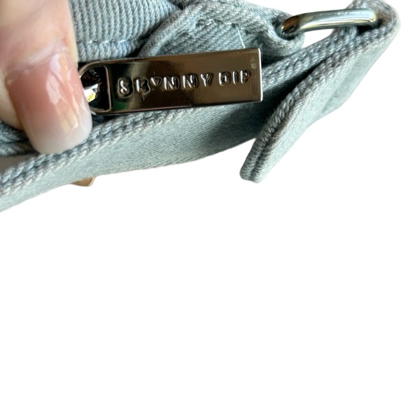 Skinny Dip of London light blue denim shoulder bag with daisies. - Picture 7 of 7